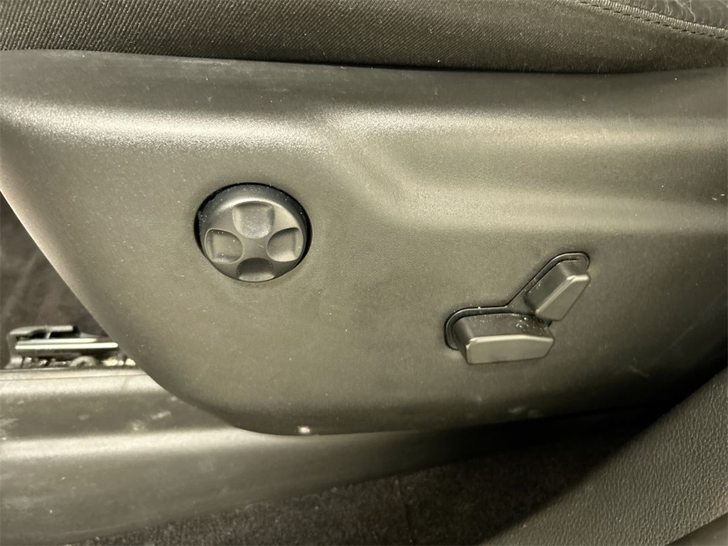 Vehicle image 11 of 25