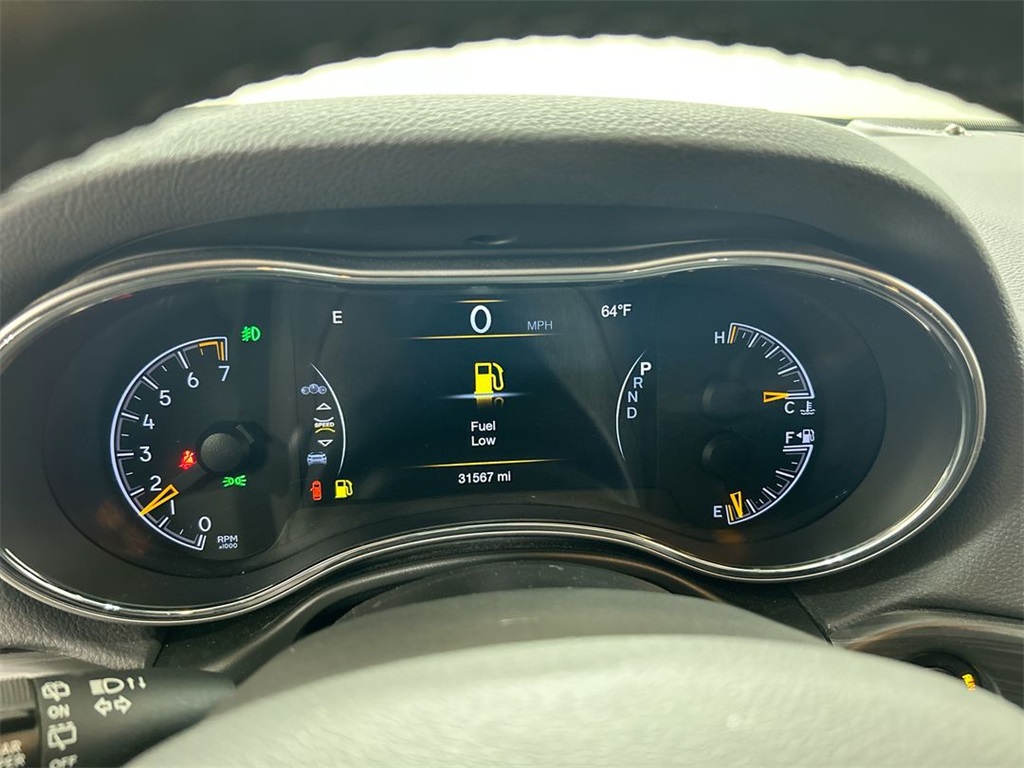 Vehicle image 14 of 25