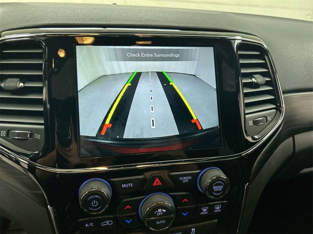 Vehicle image 16 of 25