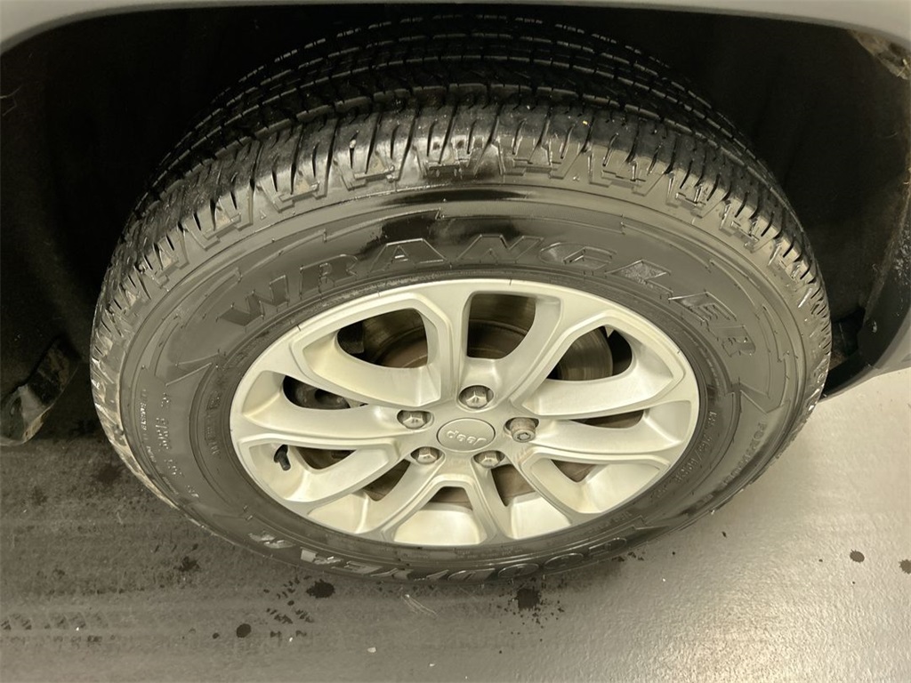 Vehicle image 9 of 25