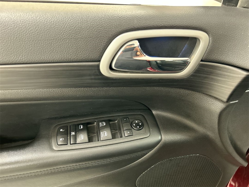 Vehicle image 12 of 25