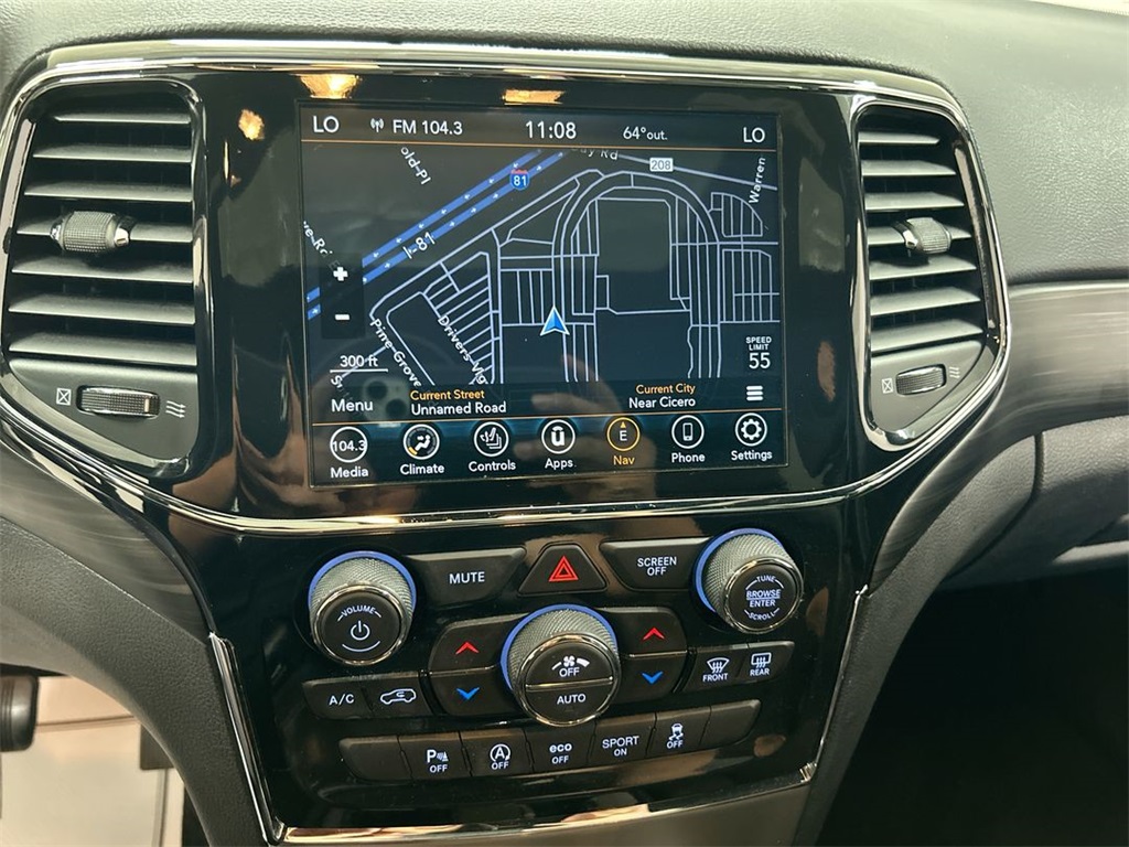 Vehicle image 17 of 25