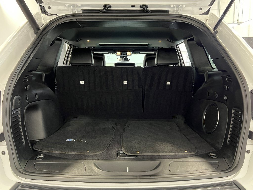 Vehicle image 16 of 40