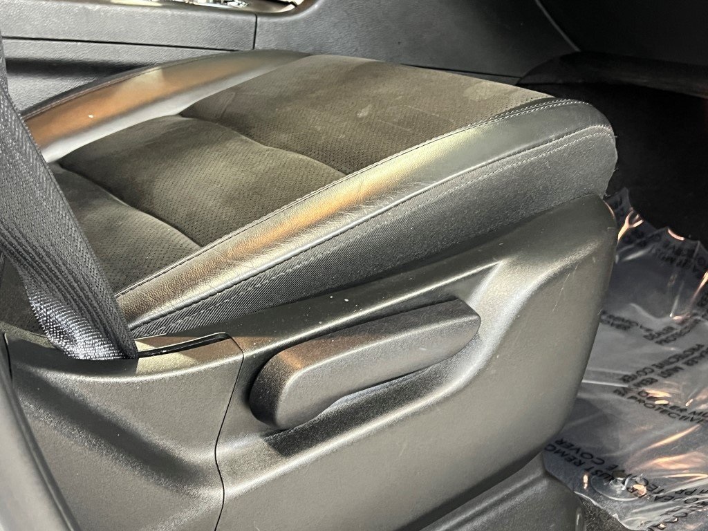 Vehicle image 12 of 40