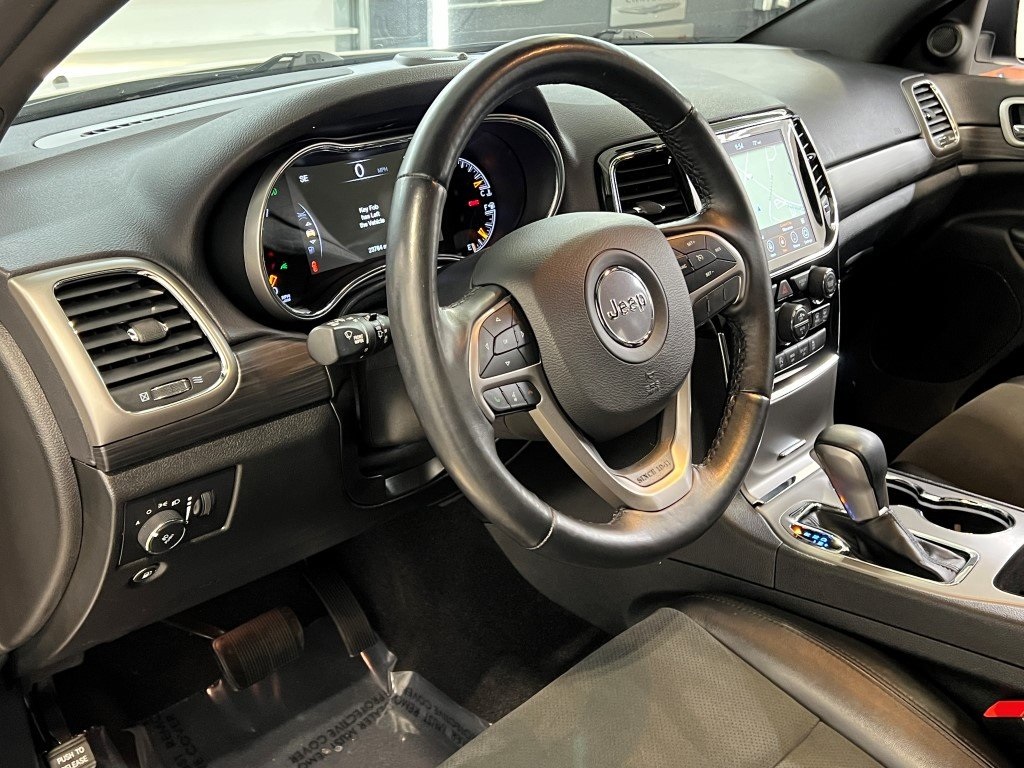 Vehicle image 21 of 40