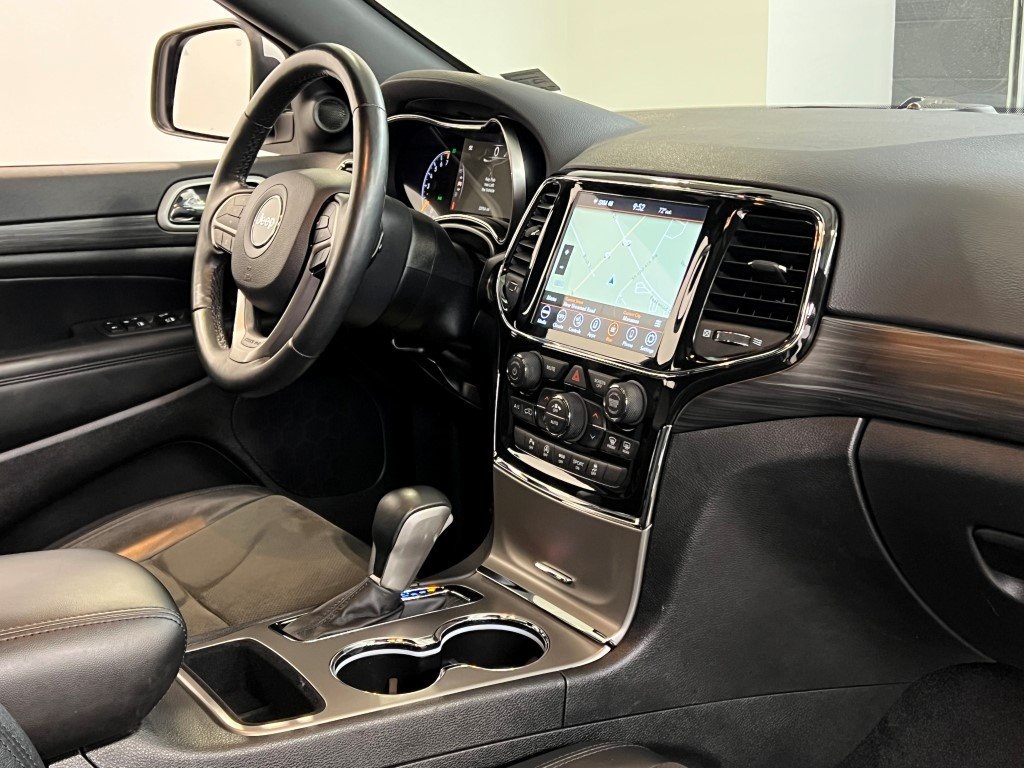 Vehicle image 10 of 40