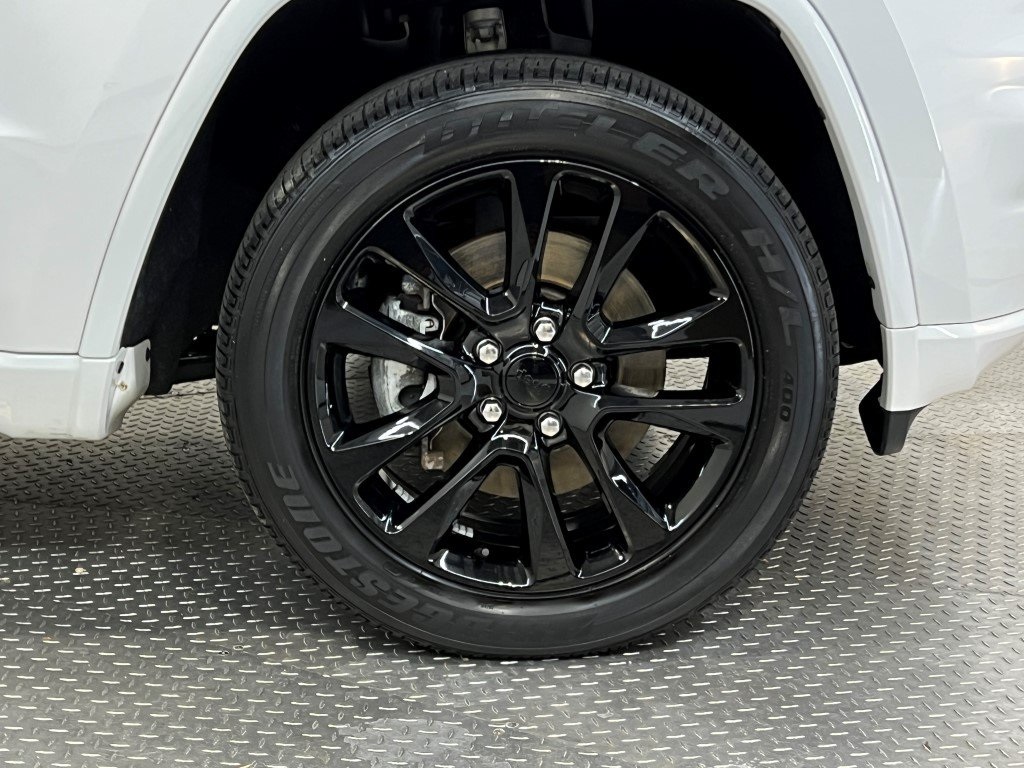 Vehicle image 9 of 40