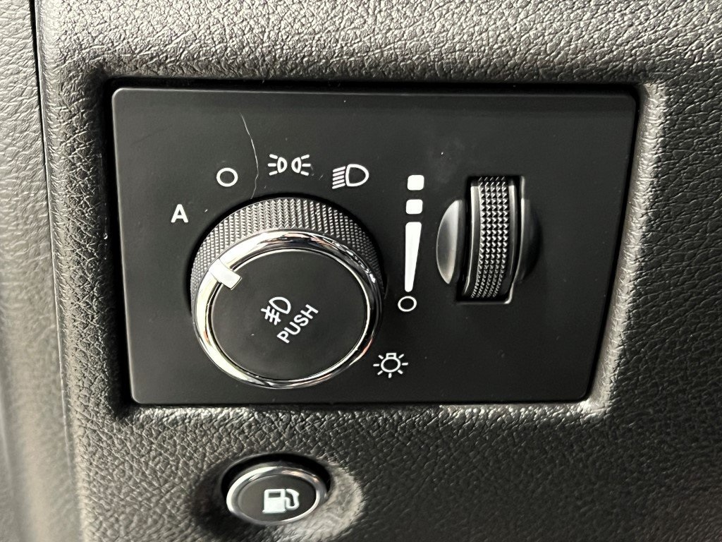 Vehicle image 36 of 40