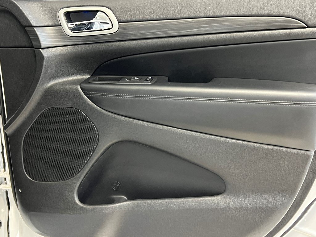 Vehicle image 13 of 40