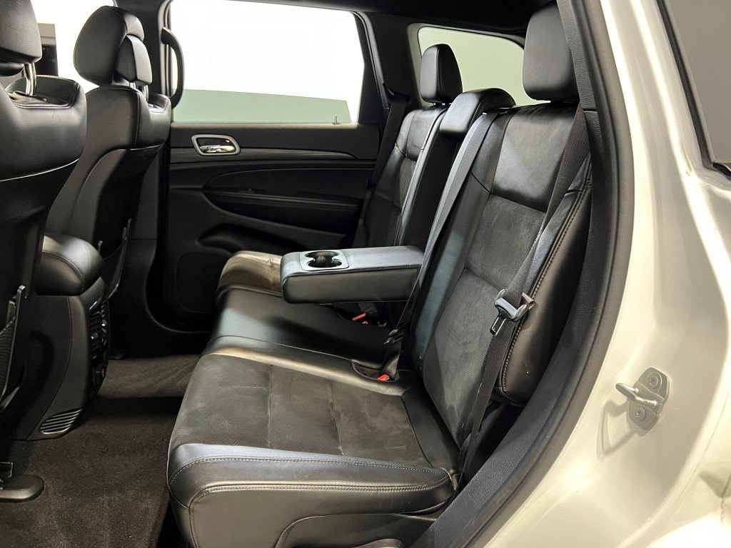 Vehicle image 18 of 40
