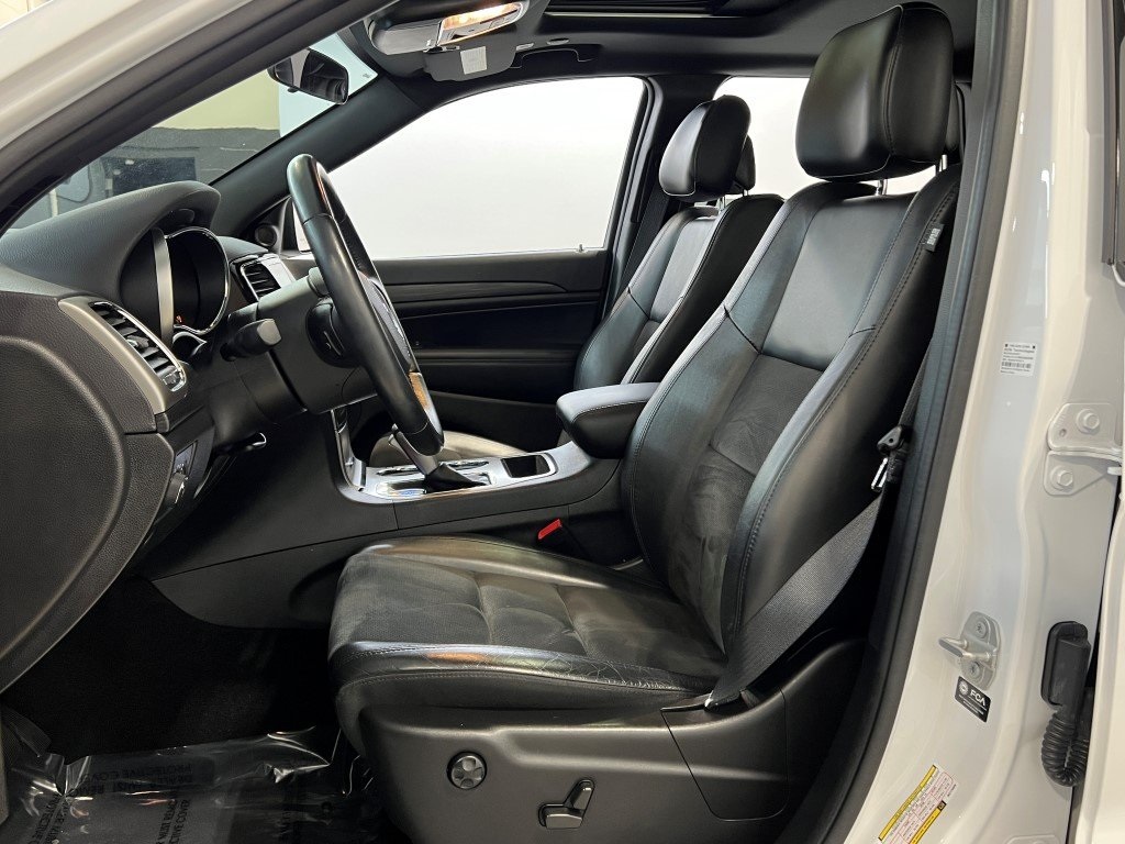 Vehicle image 22 of 40