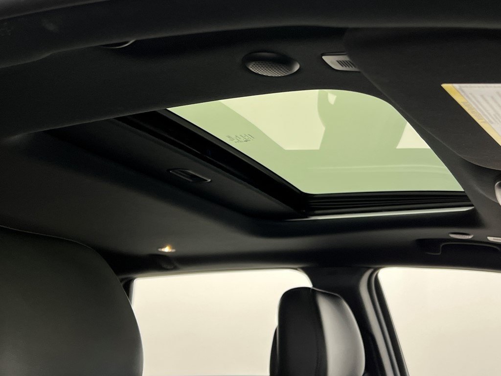 Vehicle image 14 of 40