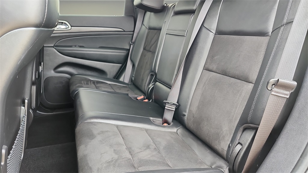 Vehicle image 31 of 42