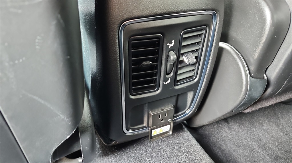Vehicle image 15 of 42