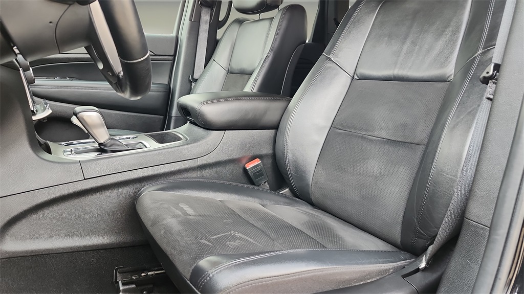 Vehicle image 10 of 42