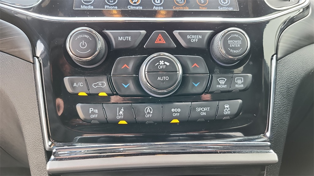 Vehicle image 22 of 42