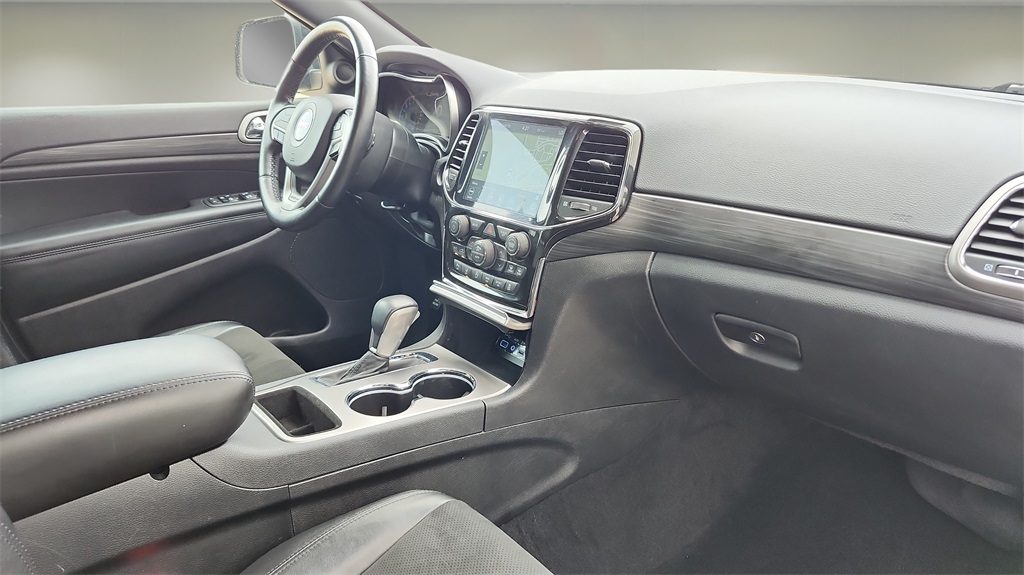 Vehicle image 33 of 42