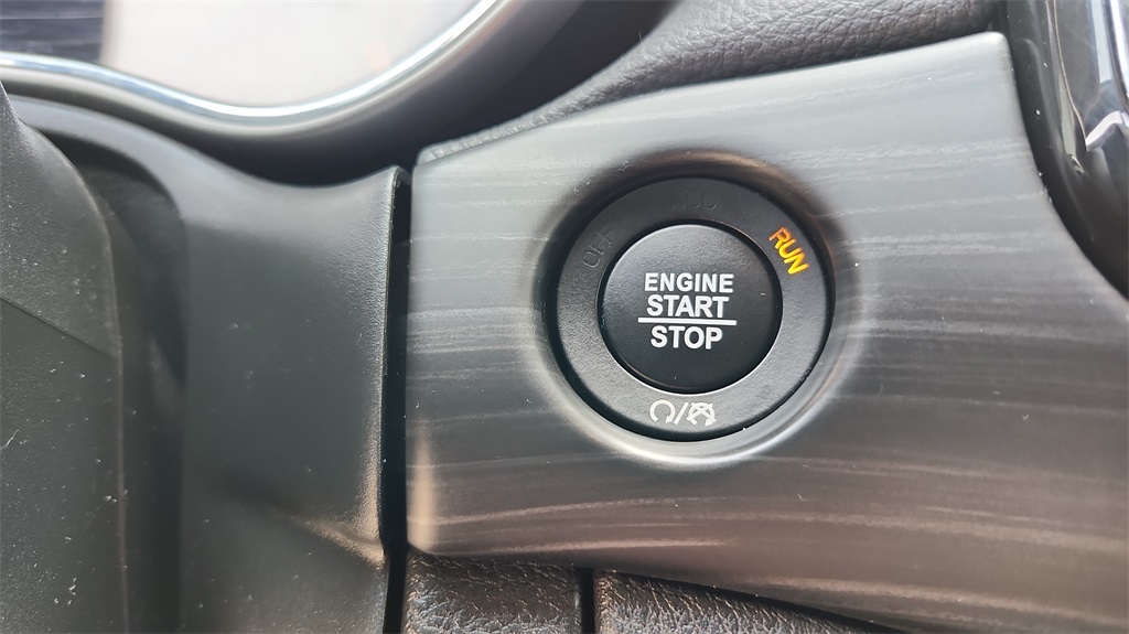 Vehicle image 21 of 42