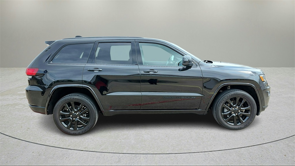 Vehicle image 4 of 42