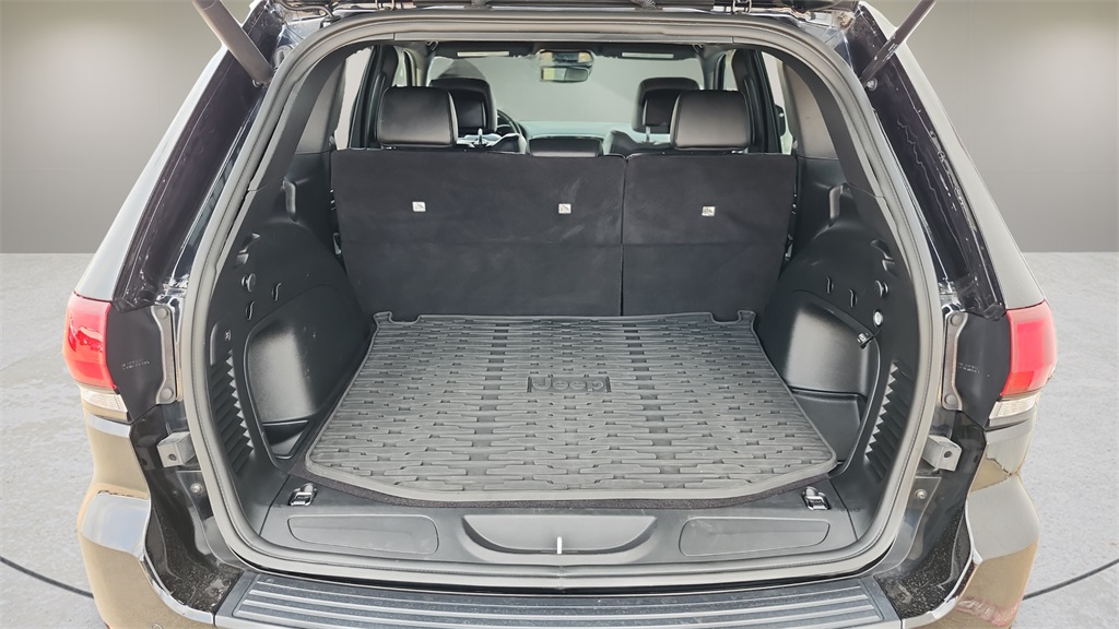 Vehicle image 38 of 42