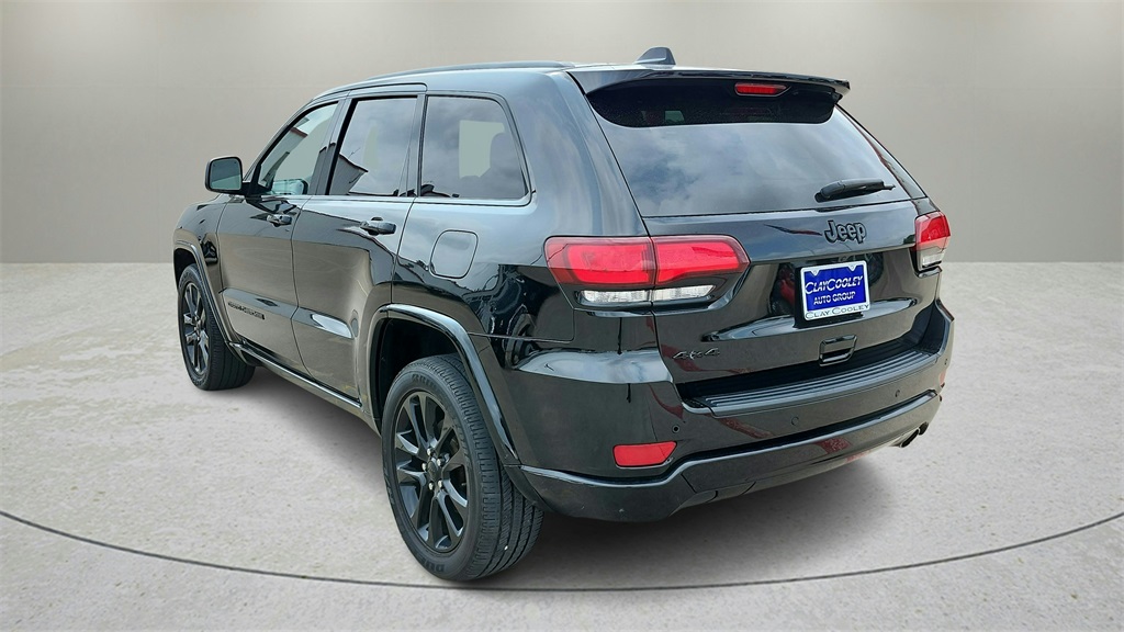 Vehicle image 7 of 42