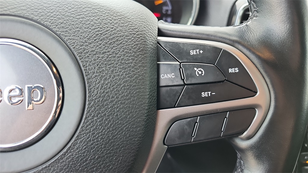 Vehicle image 26 of 42