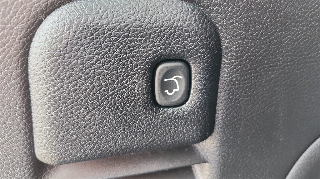 Vehicle image 39 of 42