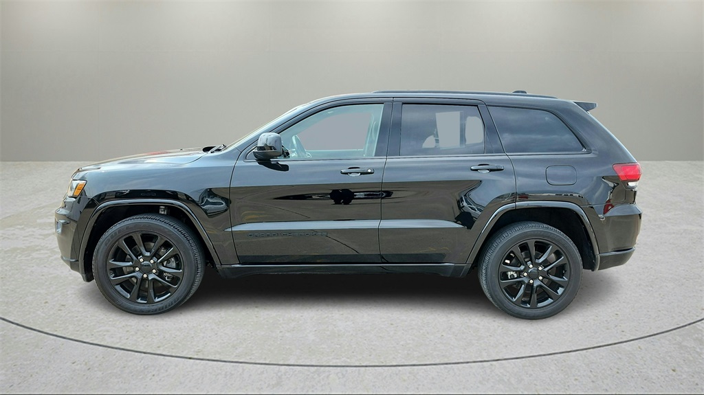 Vehicle image 8 of 42