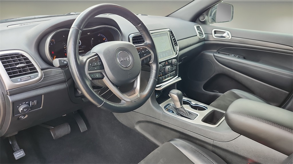 Vehicle image 9 of 42