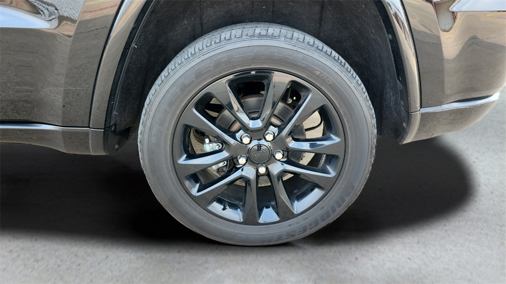 Vehicle image 41 of 42