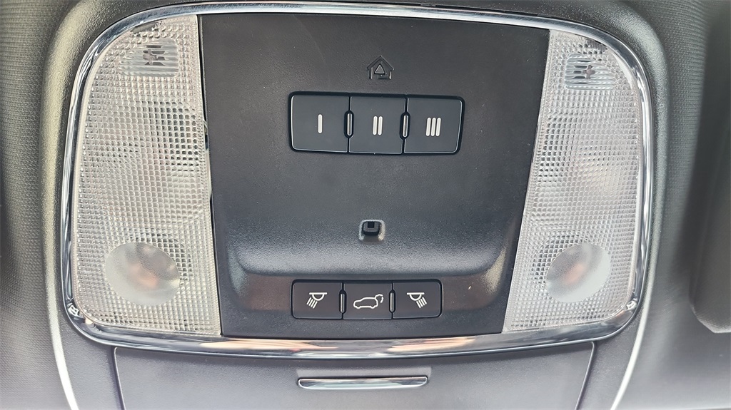 Vehicle image 24 of 42