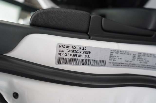 Vehicle image 27 of 29