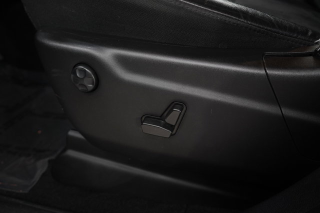 Vehicle image 21 of 29