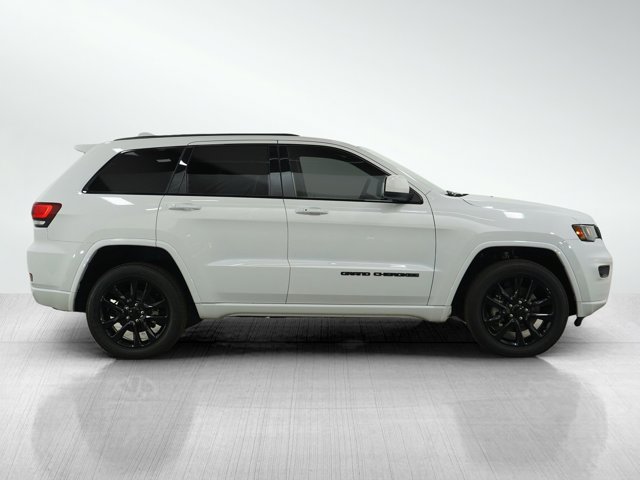 Vehicle image 4 of 29
