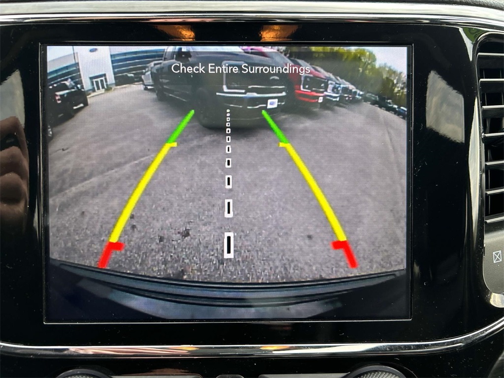 Vehicle image 25 of 34