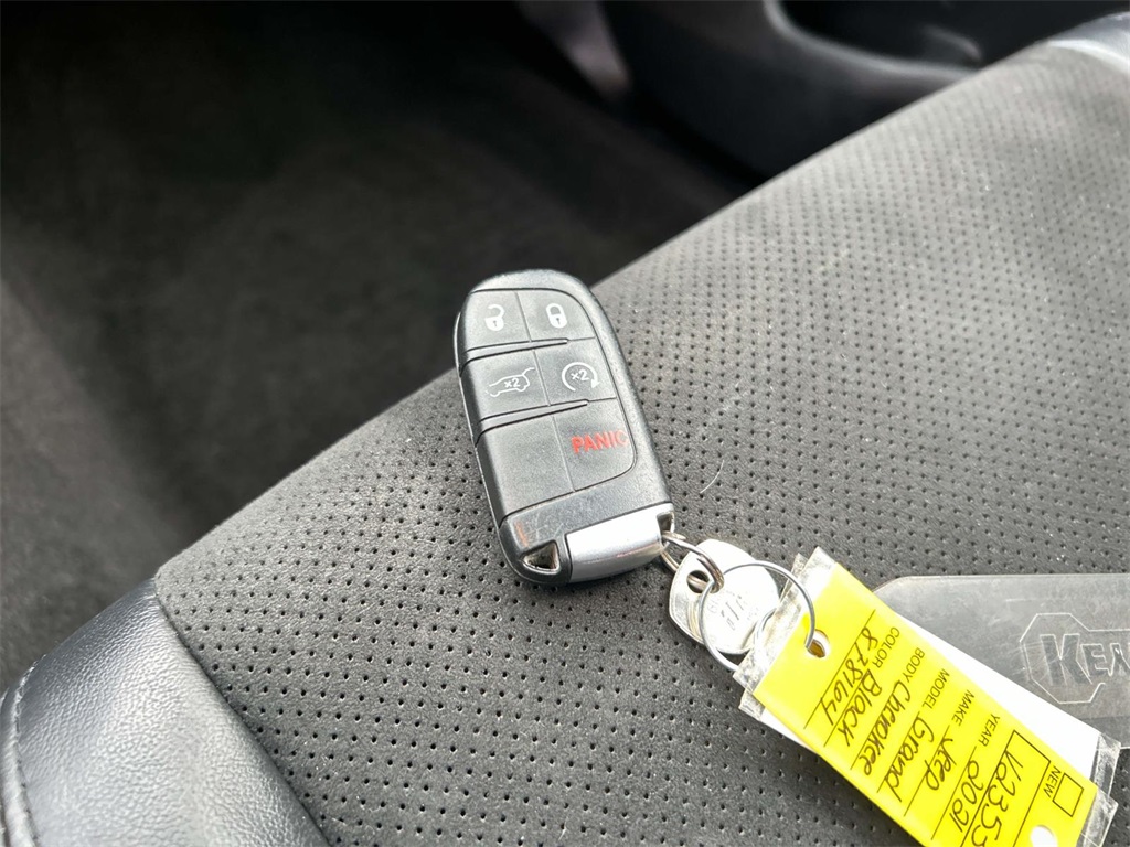 Vehicle image 33 of 34