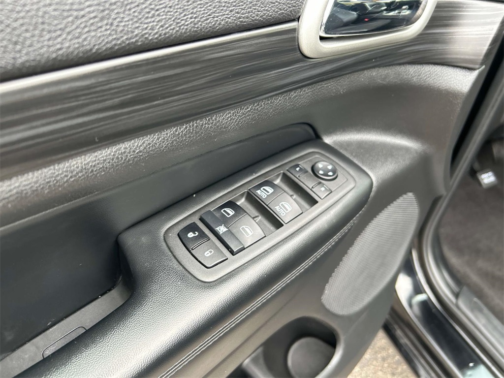 Vehicle image 16 of 34