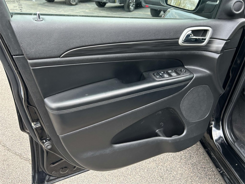 Vehicle image 15 of 34