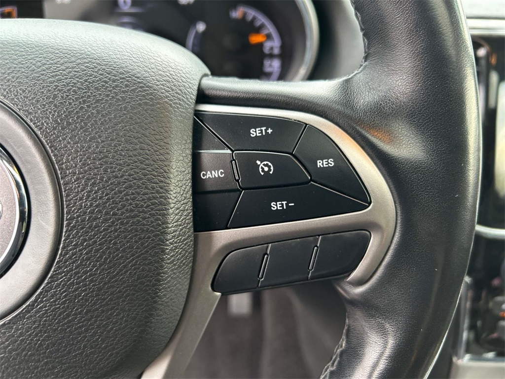 Vehicle image 21 of 34