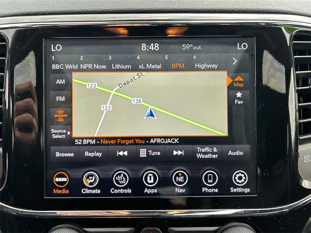 Vehicle image 27 of 34