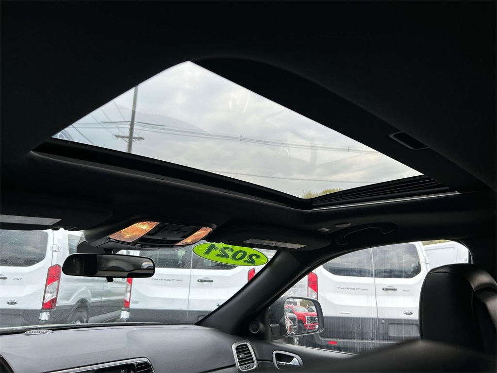 Vehicle image 10 of 34