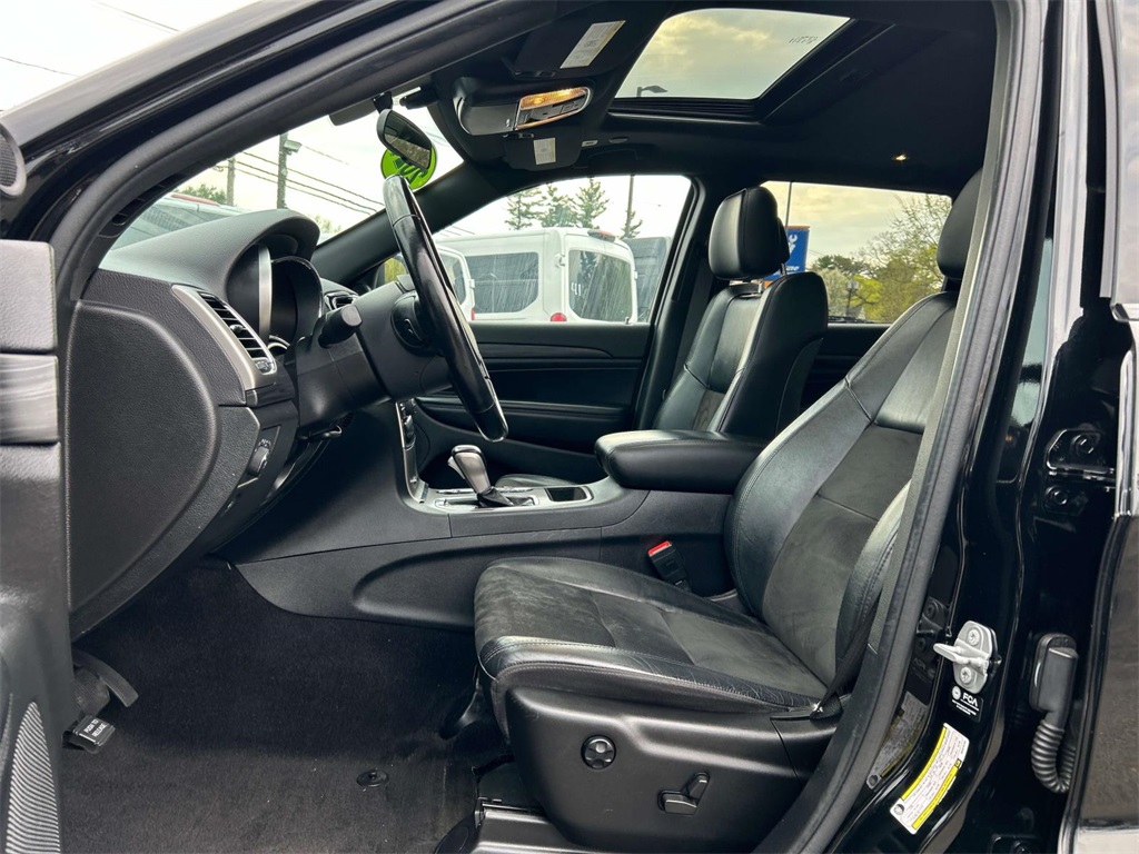 Vehicle image 18 of 34