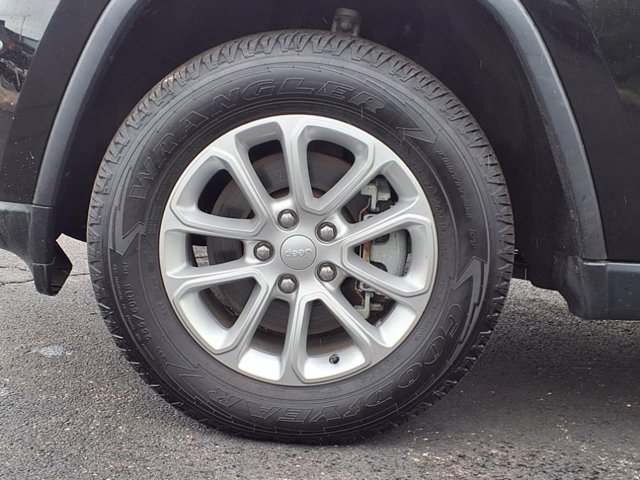 Vehicle image 24 of 30