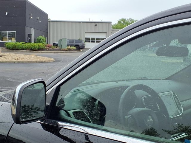 Vehicle image 25 of 30