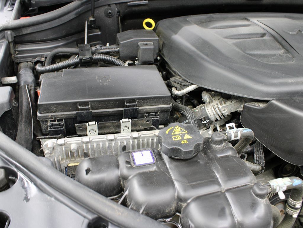 Vehicle image 28 of 63