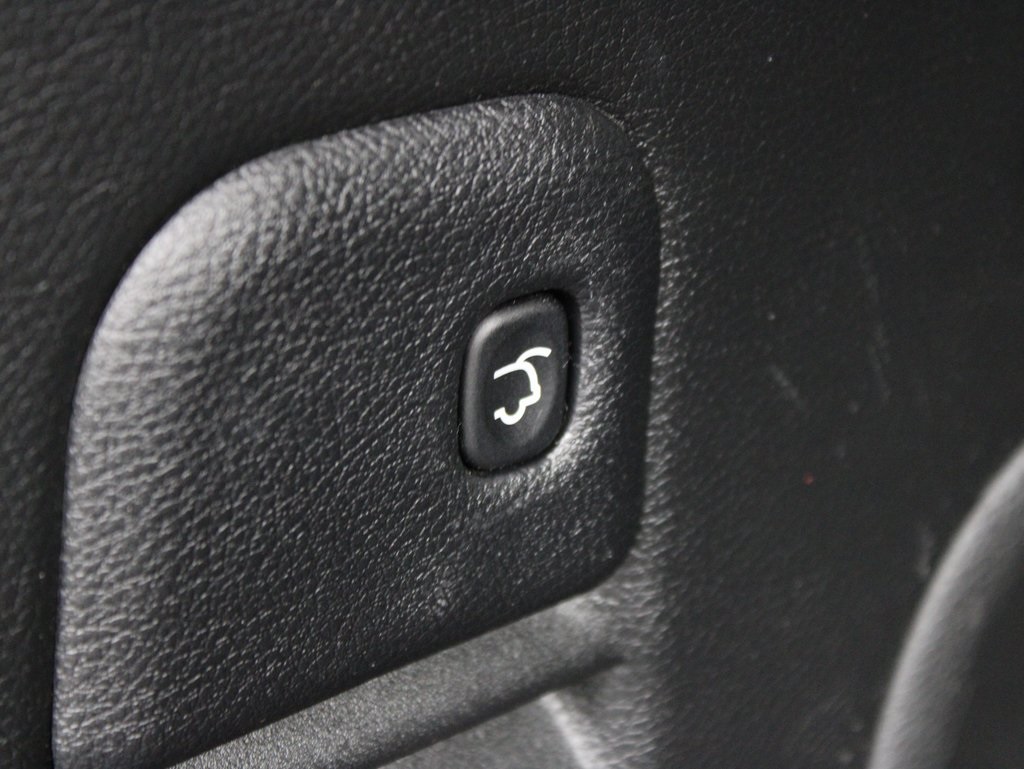 Vehicle image 38 of 63