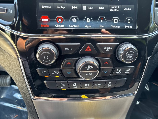 Vehicle image 16 of 19