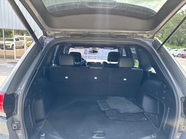 Vehicle image 8 of 19
