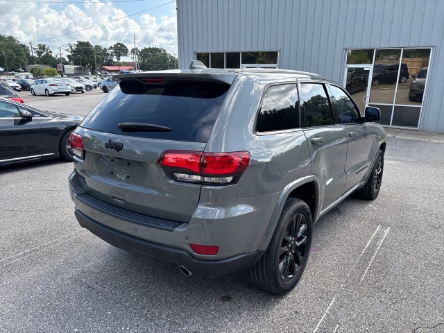 Vehicle image 7 of 19