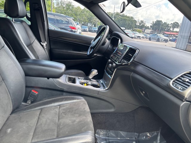Vehicle image 11 of 19